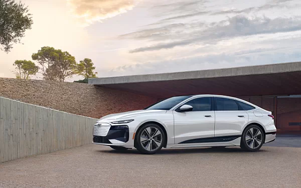   Audi A6 Sportback e-tron US-spec - 2025