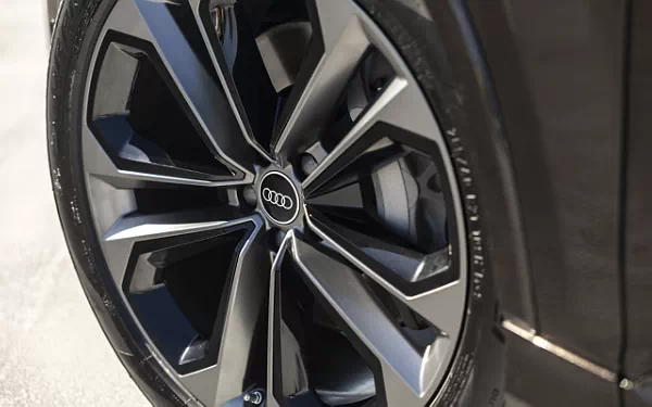   Audi Q7 55 TFSI quattro (Tamarind Brown Metallic) US-spec - 2025