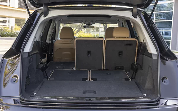   Audi Q7 55 TFSI quattro (Tamarind Brown Metallic) US-spec - 2025