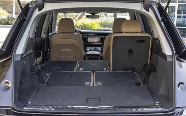   Audi Q7 55 TFSI quattro (Tamarind Brown Metallic) US-spec - 2025