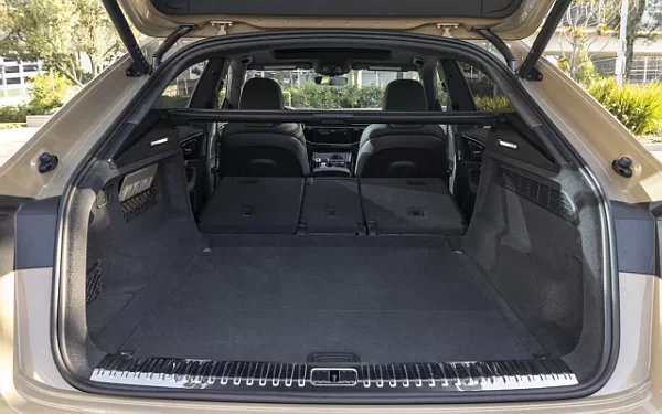   Audi Q8 55 TFSI quattro S line (Sakhir Gold Metallic) US-spec - 2025