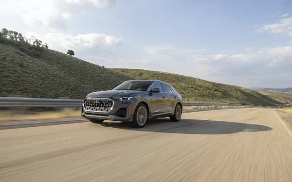   Audi Q8 55 TFSI quattro (Samurai Grey Metallic) US-spec - 2025