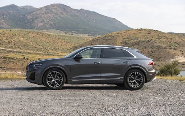   Audi Q8 55 TFSI quattro (Samurai Grey Metallic) US-spec - 2025