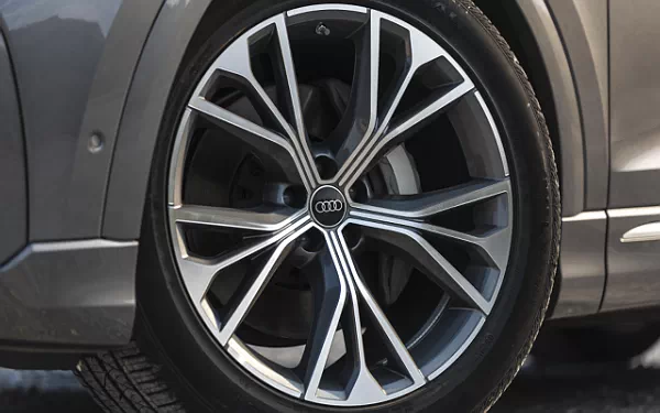   Audi Q8 55 TFSI quattro (Samurai Grey Metallic) US-spec - 2025