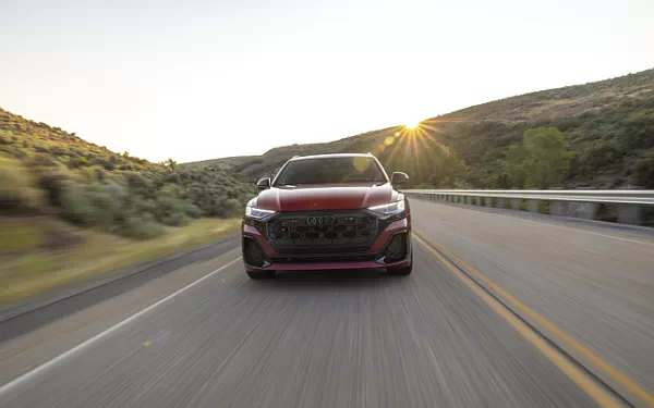   Audi SQ8 TFSI quattro (Chili Red Metallic) US-spec - 2025