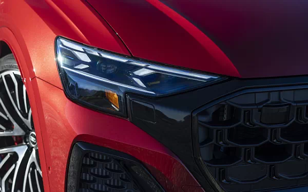   Audi SQ8 TFSI quattro (Chili Red Metallic) US-spec - 2025