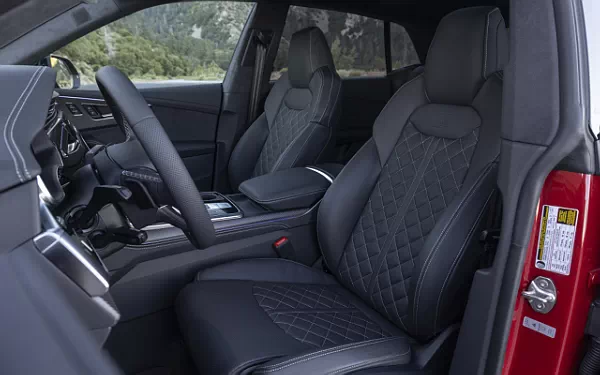   Audi SQ8 TFSI quattro (Chili Red Metallic) US-spec - 2025