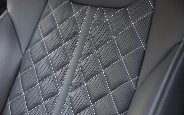   Audi SQ8 TFSI quattro (Chili Red Metallic) US-spec - 2025