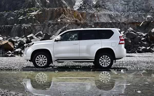   Toyota Land Cruiser Prado - 2013