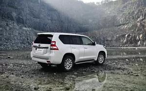   Toyota Land Cruiser Prado - 2013