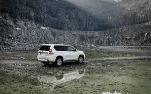   Toyota Land Cruiser Prado - 2013