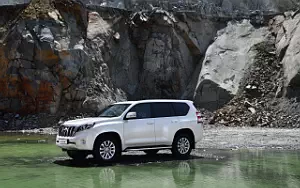   Toyota Land Cruiser Prado - 2013