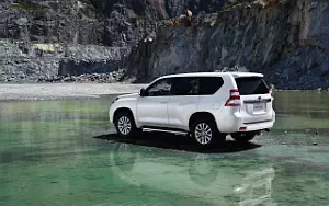   Toyota Land Cruiser Prado - 2013
