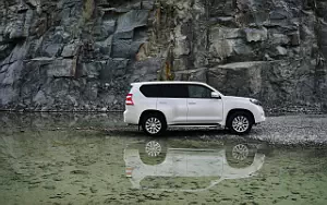   Toyota Land Cruiser Prado - 2013
